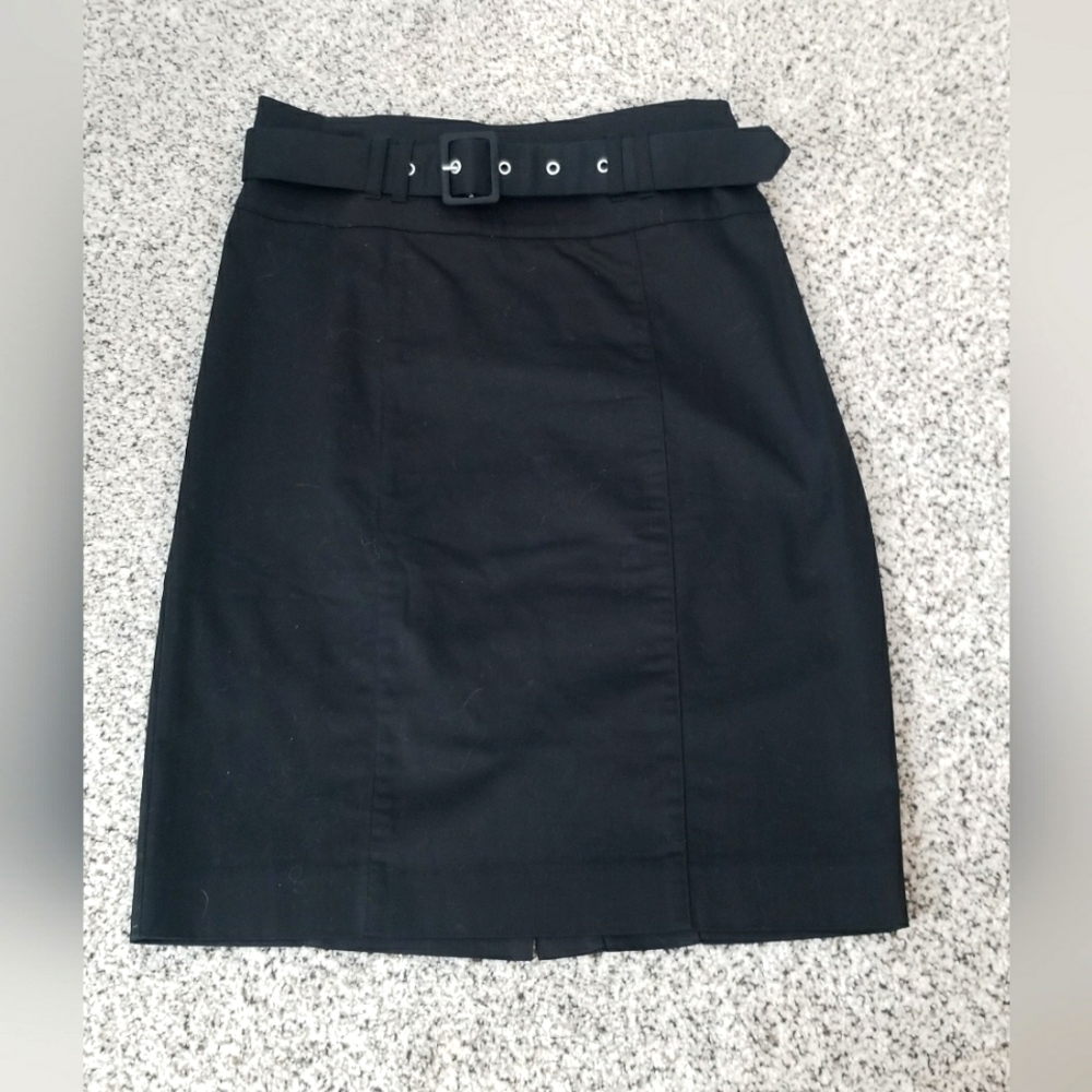 Black skirt high waisted with belt